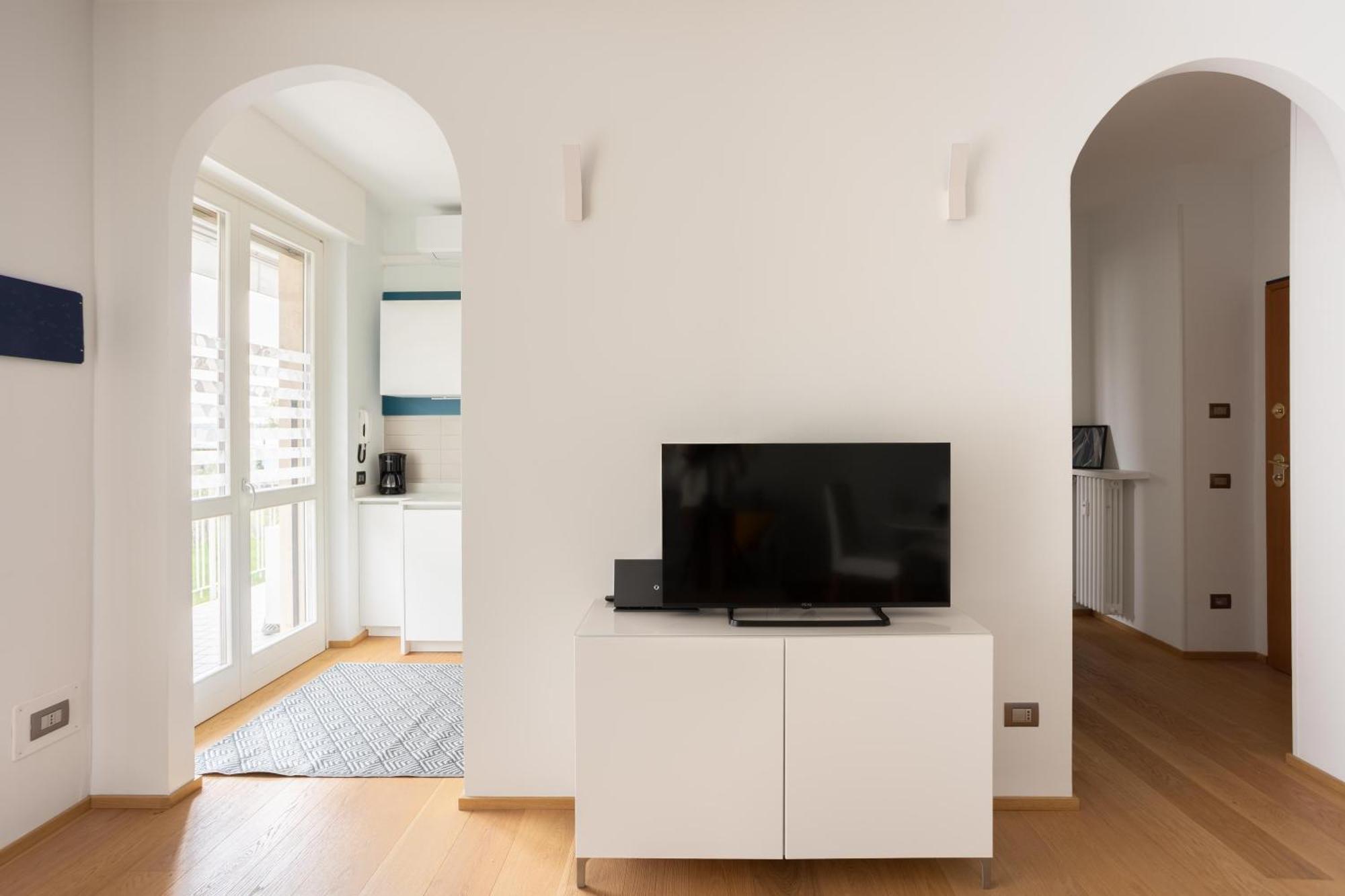 Suite 51 Appartamento Con Terrazzo A 50 Mt Dal Lago - Private Parking (Adults Only) Арона Екстер'єр фото