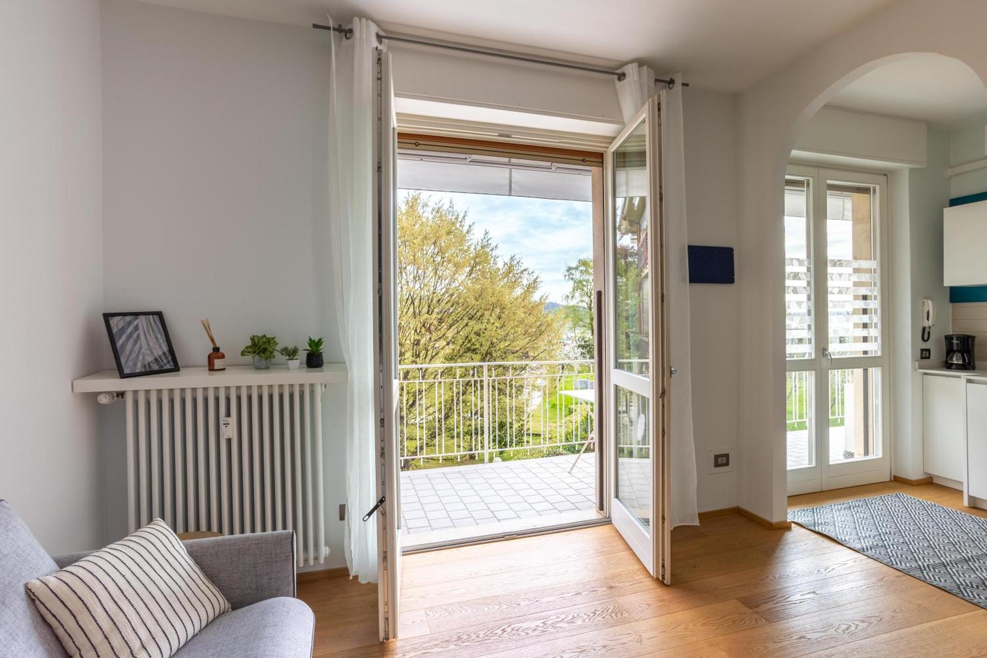 Suite 51 Appartamento Con Terrazzo A 50 Mt Dal Lago - Private Parking (Adults Only) Арона Екстер'єр фото