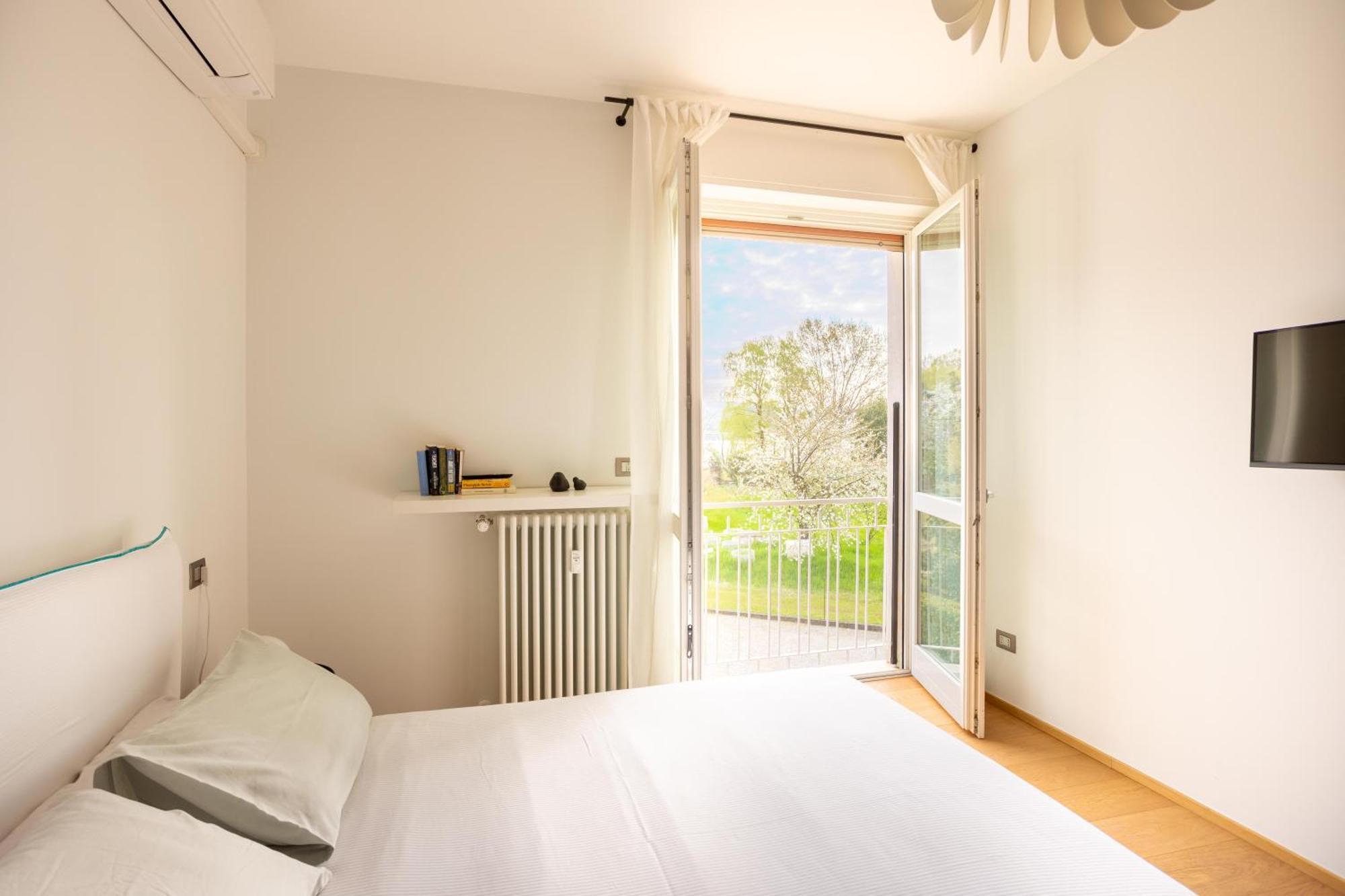 Suite 51 Appartamento Con Terrazzo A 50 Mt Dal Lago - Private Parking (Adults Only) Арона Екстер'єр фото