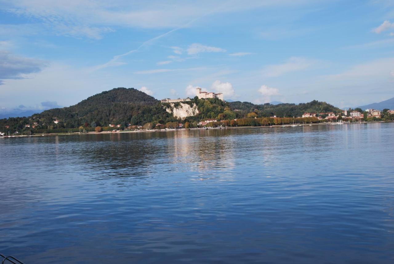 Suite 51 Appartamento Con Terrazzo A 50 Mt Dal Lago - Private Parking (Adults Only) Арона Екстер'єр фото