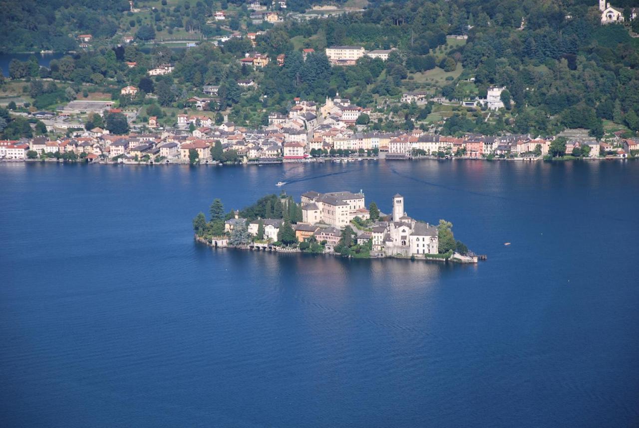 Suite 51 Appartamento Con Terrazzo A 50 Mt Dal Lago - Private Parking (Adults Only) Арона Екстер'єр фото